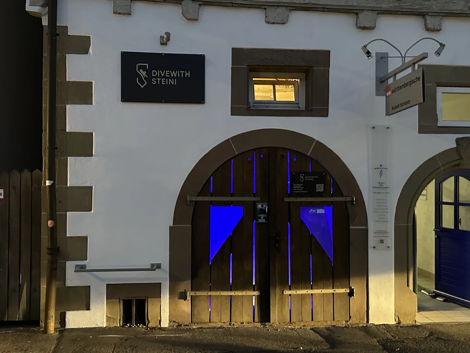 Eingang von DiveWithSteini am Hasenplatz 4 in Herrenberg
