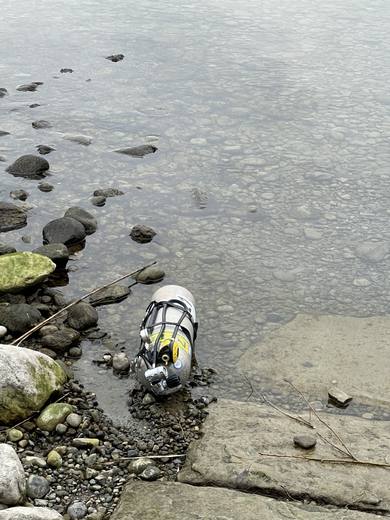 Stage auf den Steinplatten am Einstieg
