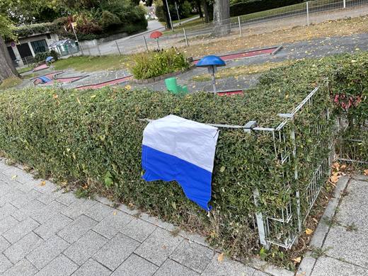 Gesetzte Taucherflagge am Platz