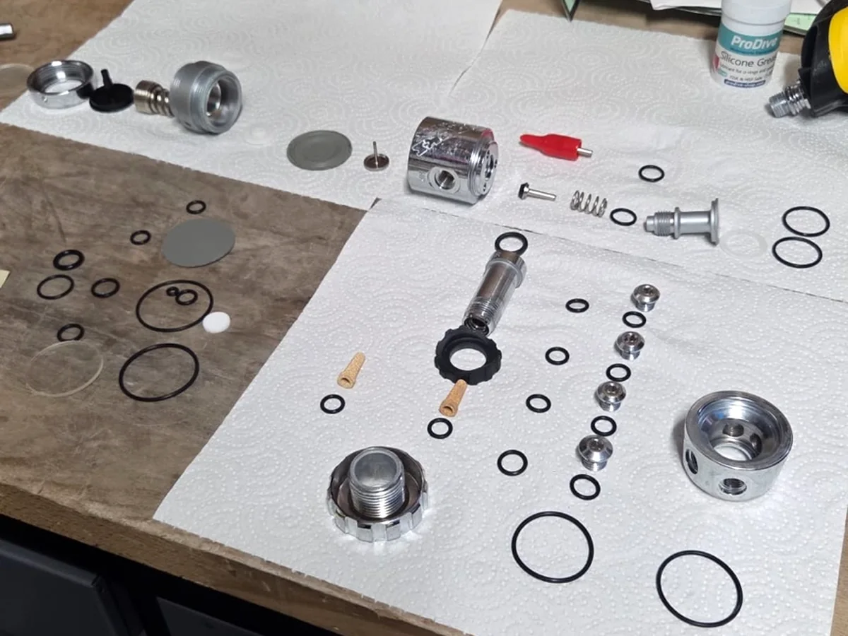 Atemreglerteile in der Werkstatt
