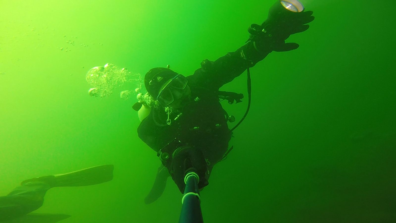 Im Grünwasser, Lampe voraus